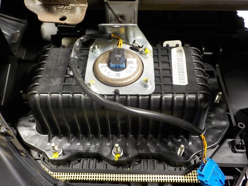 Recambio de salpicadero para peugeot 208 1.6 blue-hdi fap referencia OEM IAM 16077378ZD 96746579ZD 