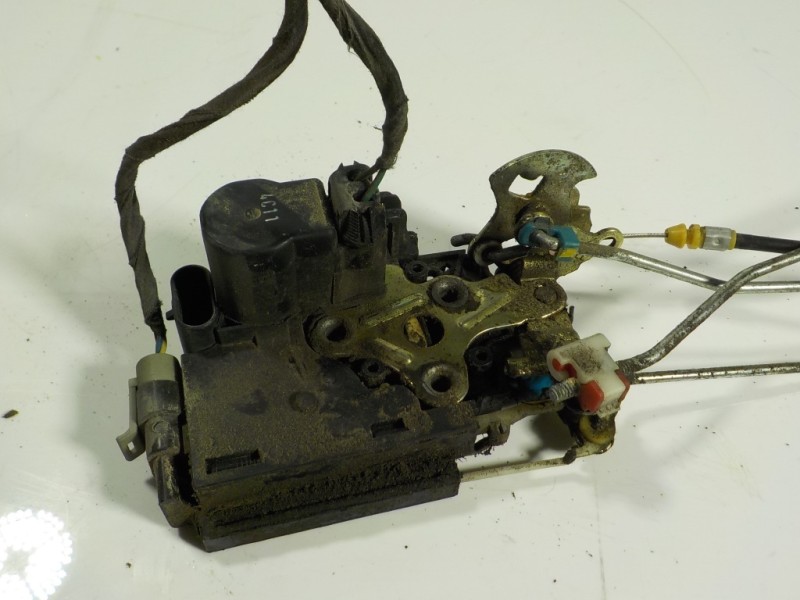 Recambio de cerradura puerta delantera izquierda para ssangyong rexton 2.7 turbodiesel cat (euro 4) referencia OEM IAM   