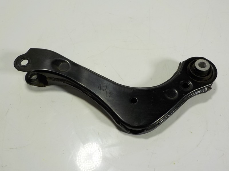 Recambio de brazo suspension superior trasero izquierdo para toyota rav4 hybrid 4x2 advance referencia OEM IAM 4879042030  
