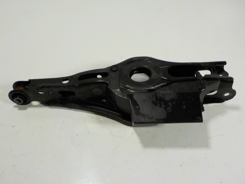 Recambio de brazo suspension inferior trasero izquierdo para toyota rav4 hybrid 4x2 advance referencia OEM IAM 4873042060  