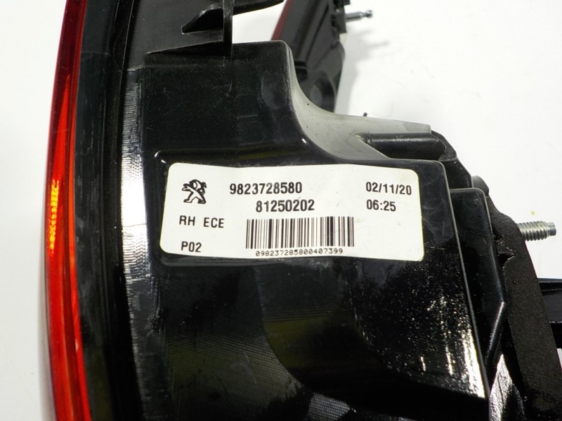 Recambio de piloto trasero derecho para peugeot 308 1.6 blue-hdi fap referencia OEM IAM  9823728580 81250202