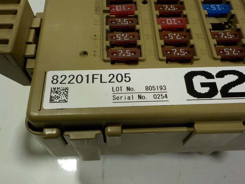Recambio de caja reles / fusibles para subaru xv (g5) executive plus referencia OEM IAM  82201FL205 