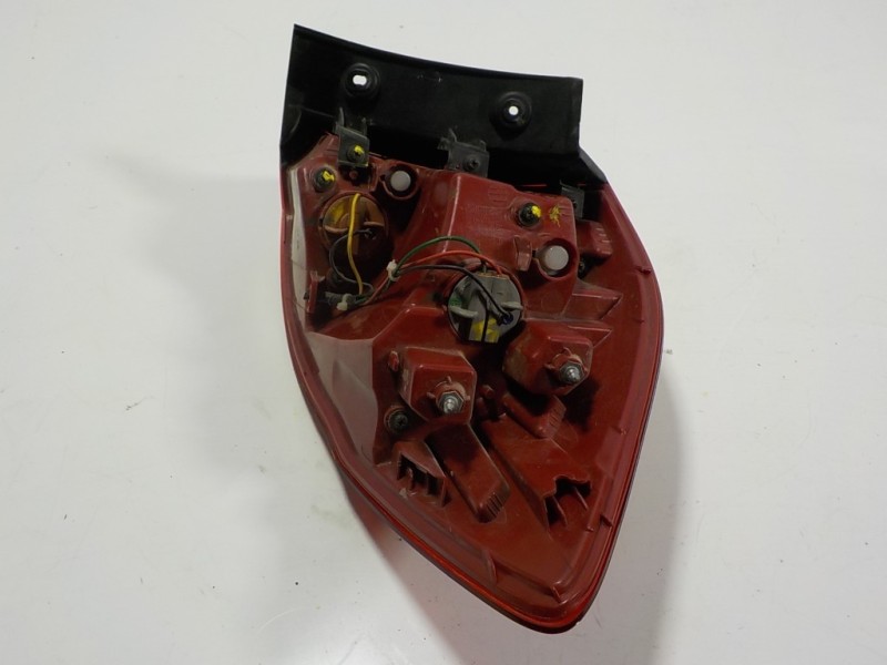 Recambio de piloto trasero izquierdo para kia cee´d 1.4 crdi cat referencia OEM IAM 92402A2000  