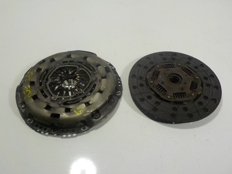 Recambio de kit embrague para volkswagen touareg (7la) 2.5 tdi referencia OEM IAM 070141015P 326004310 