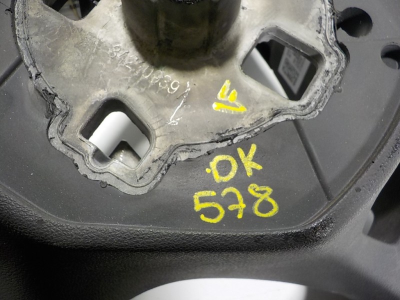 Recambio de volante para opel corsa e 1.4 referencia OEM IAM 39116011 39035990 