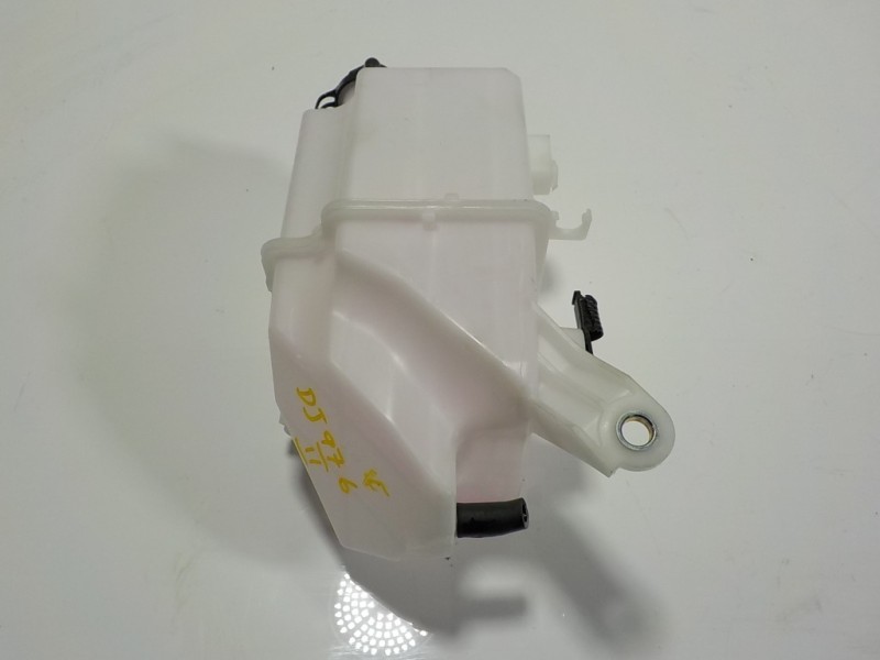 Recambio de deposito expansion para toyota rav4 hybrid fwd referencia OEM IAM 1647025050  