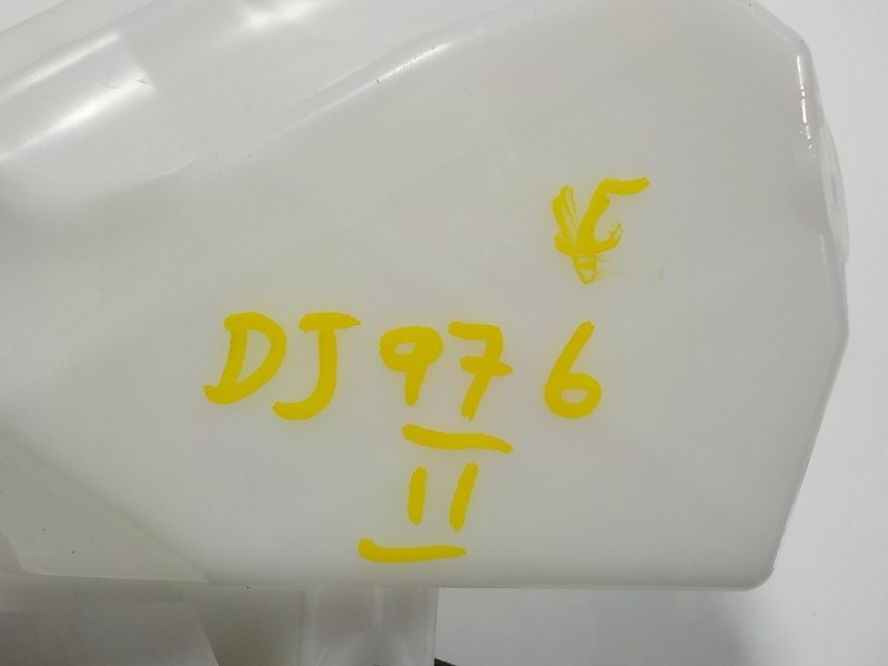 Recambio de deposito expansion para toyota rav4 hybrid fwd referencia OEM IAM 1647025050  