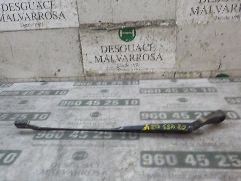 Recambio de brazo limpia delantero izquierdo para opel adam unlimited ecoflex referencia OEM IAM   