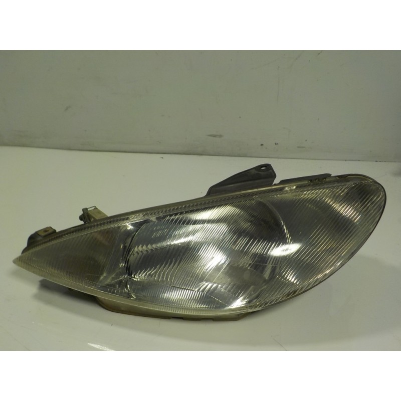 Recambio de faro izquierdo para peugeot 206 berlina 1.9 diesel referencia OEM IAM   