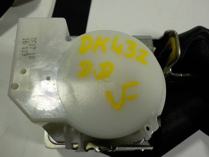Recambio de cinturon seguridad delantero derecho para lexus is 300h referencia OEM IAM 7321053442B1 7T7910P 
