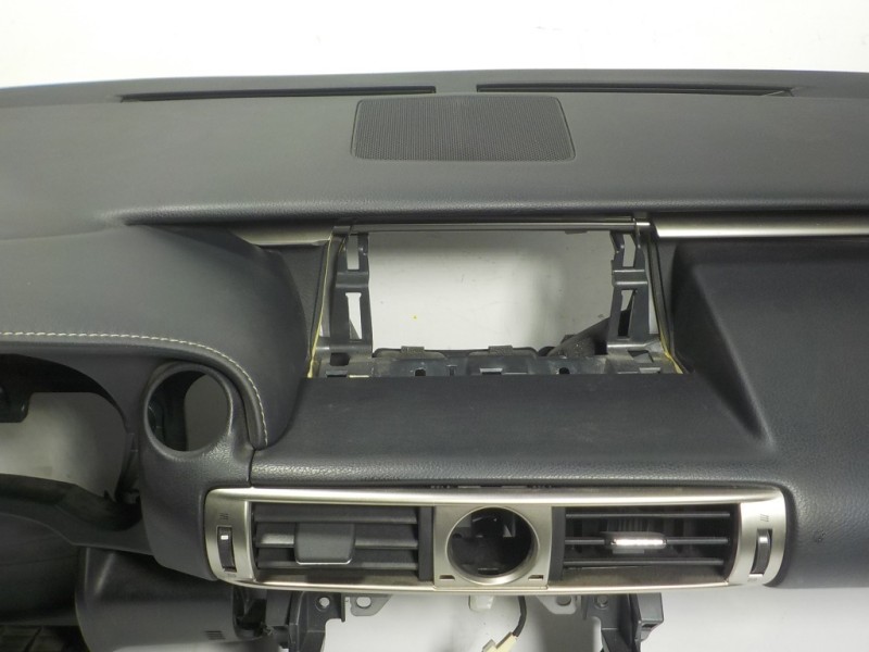 Recambio de salpicadero para lexus is 300h referencia OEM IAM 5540153903C0  7396053050