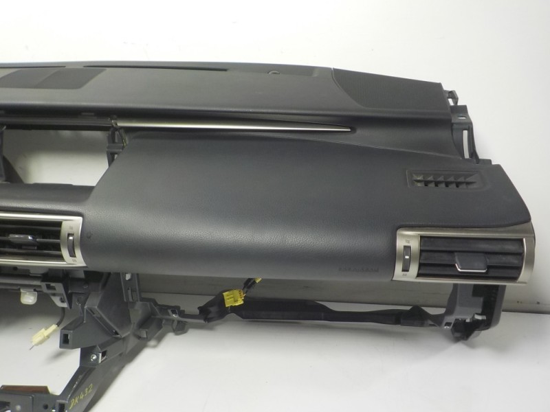 Recambio de salpicadero para lexus is 300h referencia OEM IAM 5540153903C0  7396053050