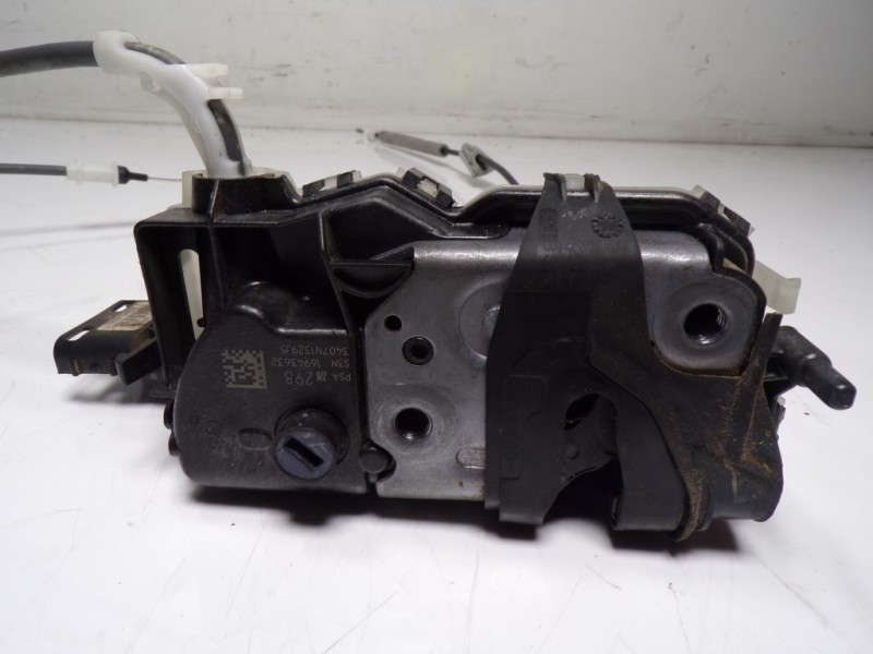 Recambio de cerradura puerta trasera izquierda para peugeot 5008 1.2 12v e-thp referencia OEM IAM 9822829880 16943632 