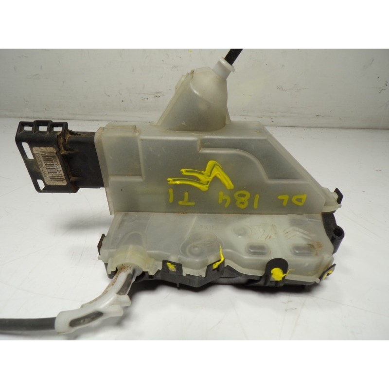Recambio de cerradura puerta trasera izquierda para peugeot 5008 1.2 12v e-thp referencia OEM IAM 9822829880 16943632 