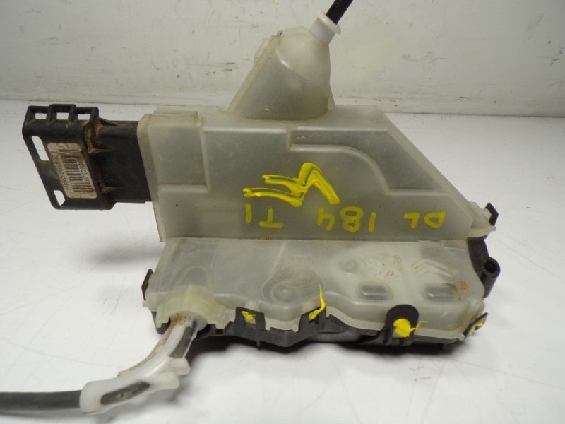 Recambio de cerradura puerta trasera izquierda para peugeot 5008 1.2 12v e-thp referencia OEM IAM 9822829880 16943632 