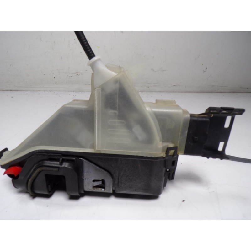 Recambio de cerradura puerta trasera izquierda para peugeot 5008 1.2 12v e-thp referencia OEM IAM 9822829880 16943632 