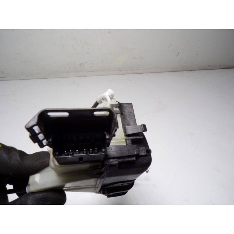 Recambio de cerradura puerta trasera izquierda para peugeot 5008 1.2 12v e-thp referencia OEM IAM 9822829880 16943632 