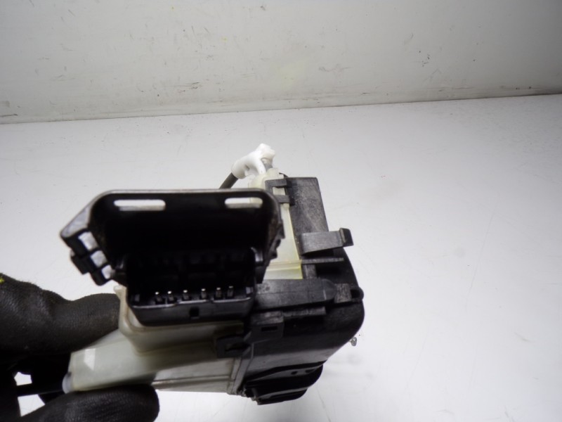 Recambio de cerradura puerta trasera izquierda para peugeot 5008 1.2 12v e-thp referencia OEM IAM 9822829880 16943632 