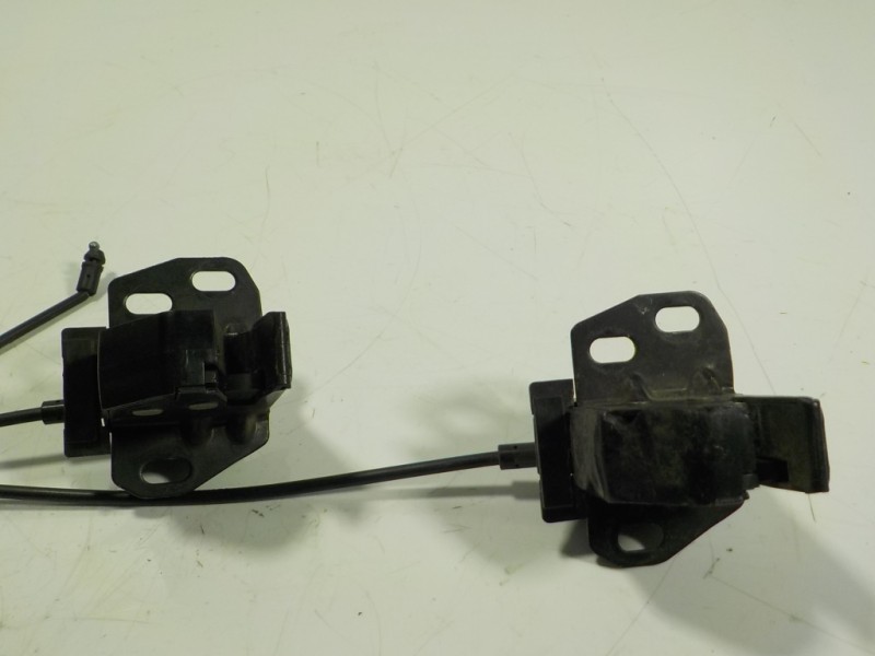 Recambio de cerradura puerta trasera derecha para renault kangoo z.e. referencia OEM IAM 8200497823  8200497822