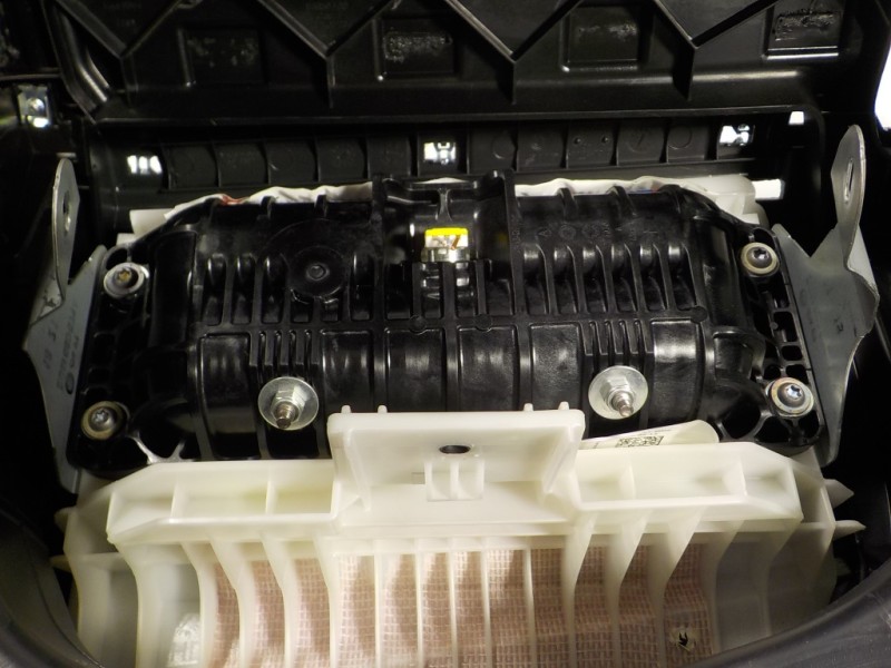 Recambio de salpicadero para volkswagen t-cross 1.0 tsi referencia OEM IAM 2GM857003E82V  2GM880204E