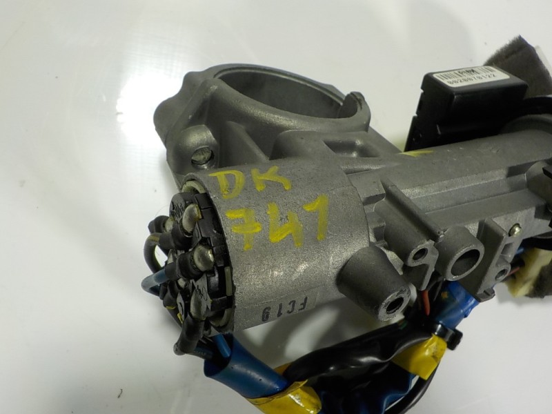 Recambio de antirrobo para ssangyong rodius 2.7 turbodiesel cat referencia OEM IAM 7100021206 8697008110 