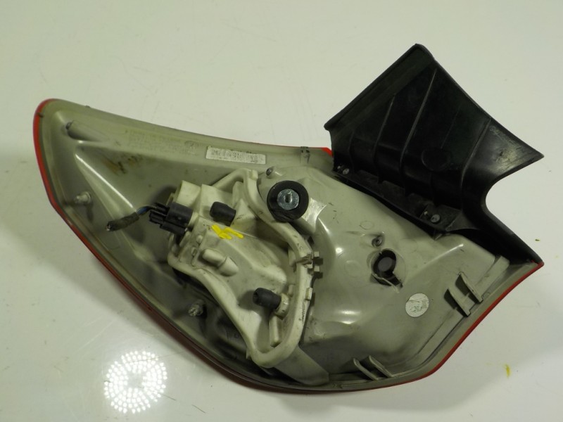 Recambio de piloto trasero derecho para opel astra j lim. 1.6 16v cat referencia OEM IAM 13306454  