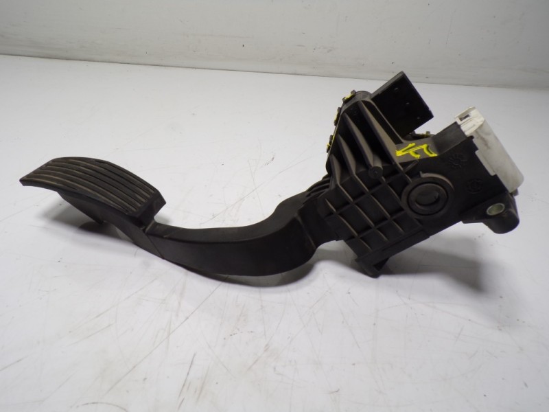 Recambio de potenciometro pedal para opel corsa e 1.4 referencia OEM IAM 13305804 13305804 