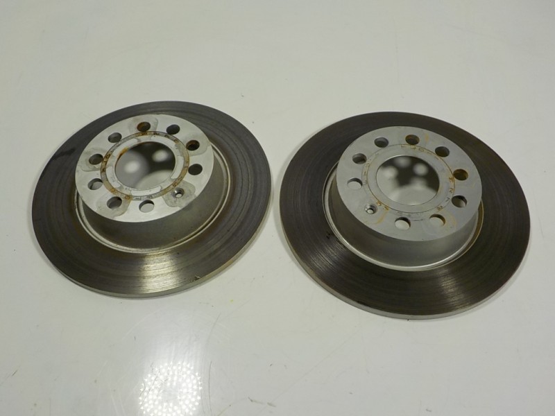 Recambio de disco freno trasero para seat leon sportstourer (kl8) xcellence referencia OEM IAM 5Q0615601D  