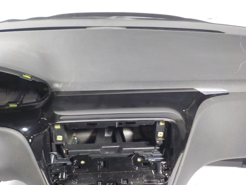 Recambio de salpicadero para peugeot 208 1.2 12v vti referencia OEM IAM 16077378ZD  9672848580