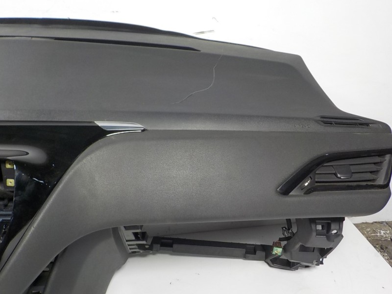 Recambio de salpicadero para peugeot 208 1.2 12v vti referencia OEM IAM 16077378ZD  9672848580