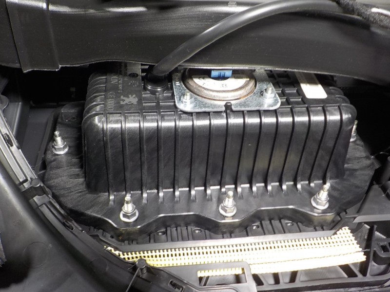 Recambio de salpicadero para peugeot 208 1.2 12v vti referencia OEM IAM 16077378ZD  9672848580