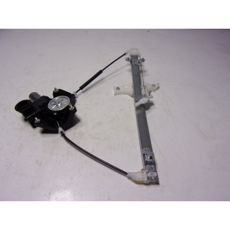 Recambio de elevalunas trasero derecho para toyota yaris 1.5 vvti hev referencia OEM IAM  85710K0010 