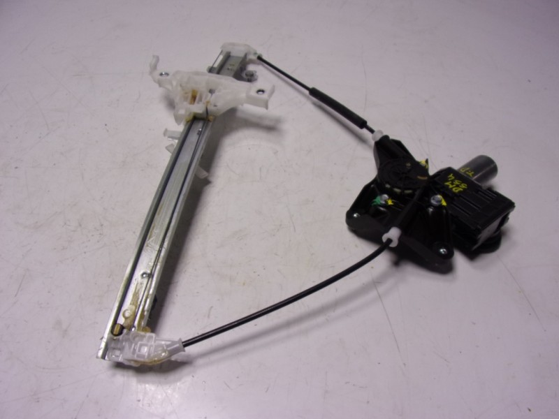 Recambio de elevalunas trasero derecho para toyota yaris 1.5 vvti hev referencia OEM IAM  85710K0010 