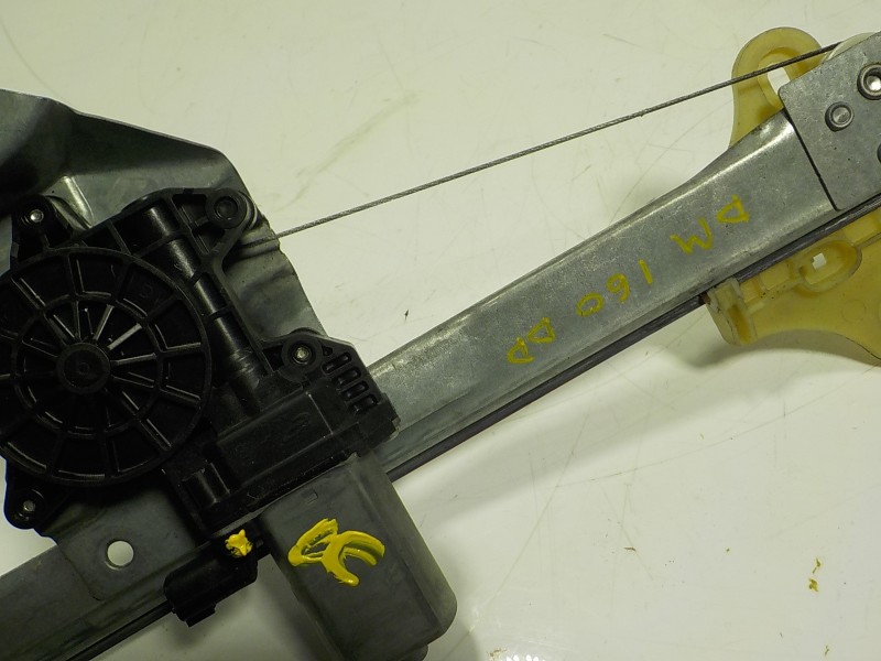 Recambio de elevalunas delantero derecho para renault captur 0.9 tce referencia OEM IAM 807200713R  