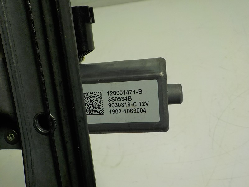 Recambio de elevalunas delantero derecho para renault captur 0.9 tce referencia OEM IAM 807200713R  