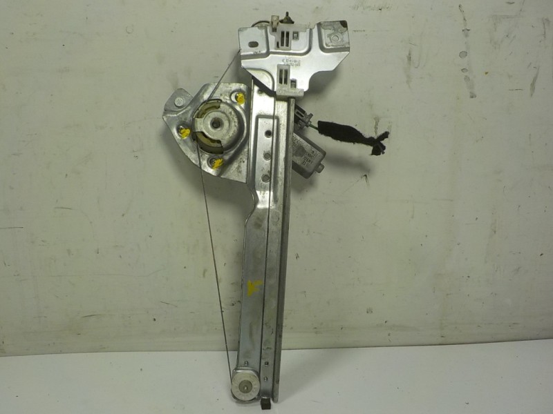 Recambio de elevalunas trasero derecho para dacia duster 1.5 dci diesel fap cat referencia OEM IAM 8200733832  