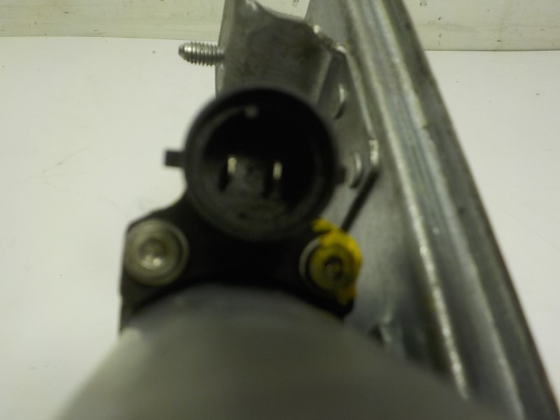 Recambio de elevalunas trasero izquierdo para dacia duster 1.5 dci diesel fap cat referencia OEM IAM 8200733833  