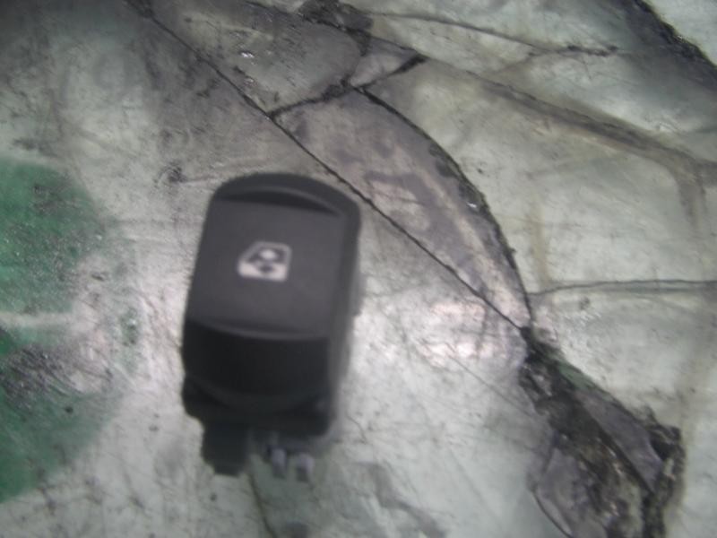 Recambio de mando elevalunas delantero izquierdo para renault megane ii berlina 5p confort dynamique referencia OEM IAM   