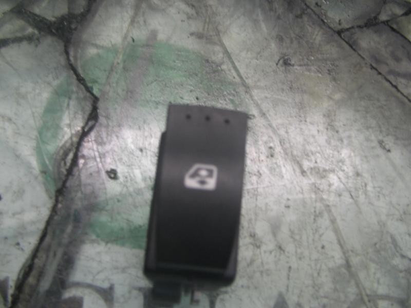Recambio de mando elevalunas trasero izquierdo para renault megane ii berlina 5p confort dynamique referencia OEM IAM   