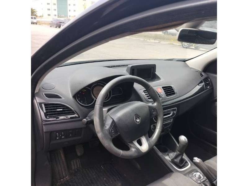 renault megane iii berlina 5 p del año 2009