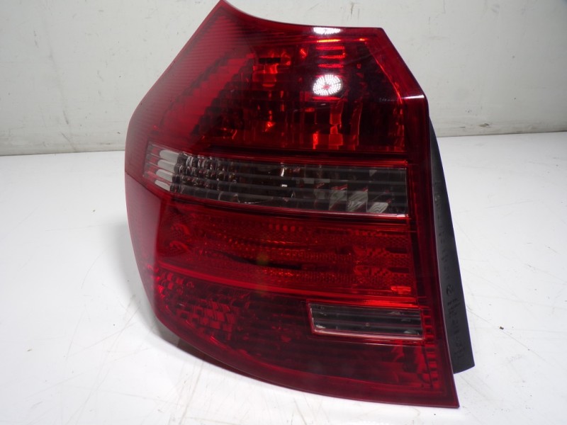 Recambio de piloto trasero izquierdo para bmw serie 1 berlina (e81/e87) 116d referencia OEM IAM 63217164955  