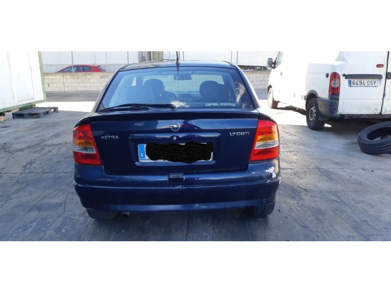 opel astra g berlina del año 2004