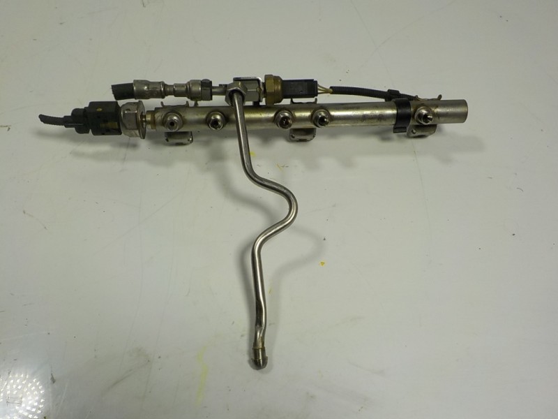 Recambio de rampa inyectora para bmw serie 3 cabrio (e93) 320i referencia OEM IAM 13537562474 1353756247403 12056010DE