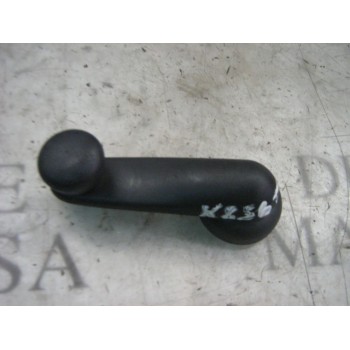 MANETA ELEVALUNAS TRASERA DERECHA 735269263 