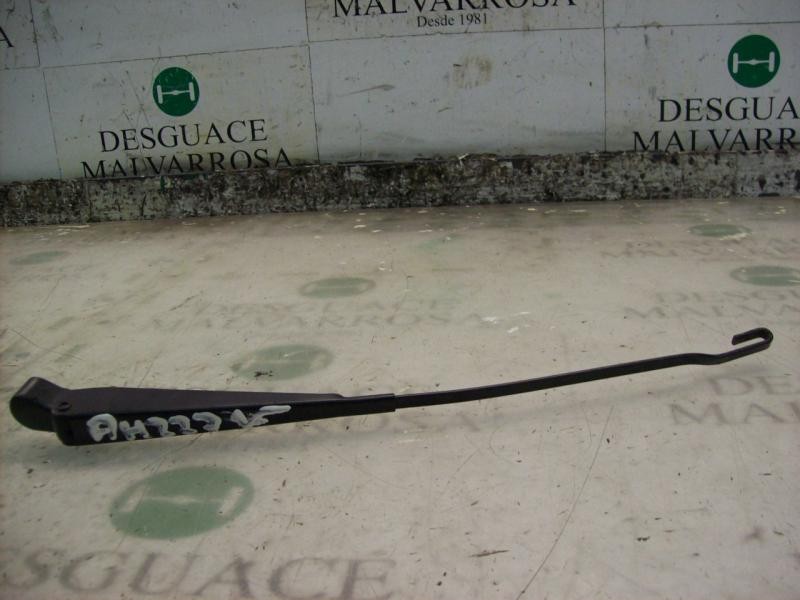 Recambio de brazo limpia delantero derecho para ford fiesta berlina referencia OEM IAM   