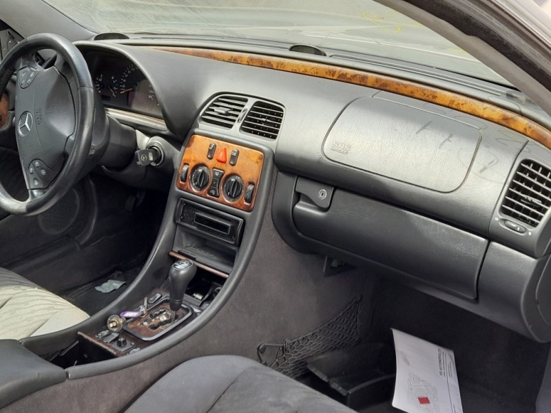 mercedes-benz clase clk (w208) coupe del año 2000