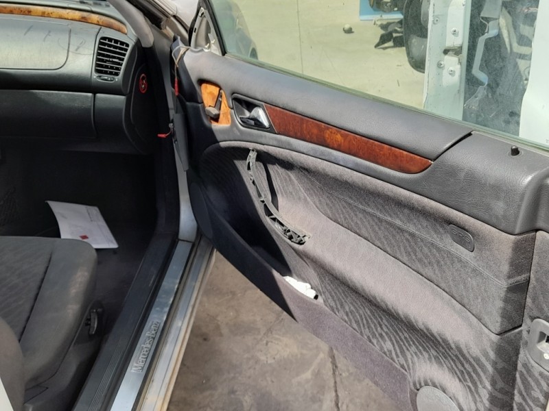 mercedes-benz clase clk (w208) coupe del año 2000