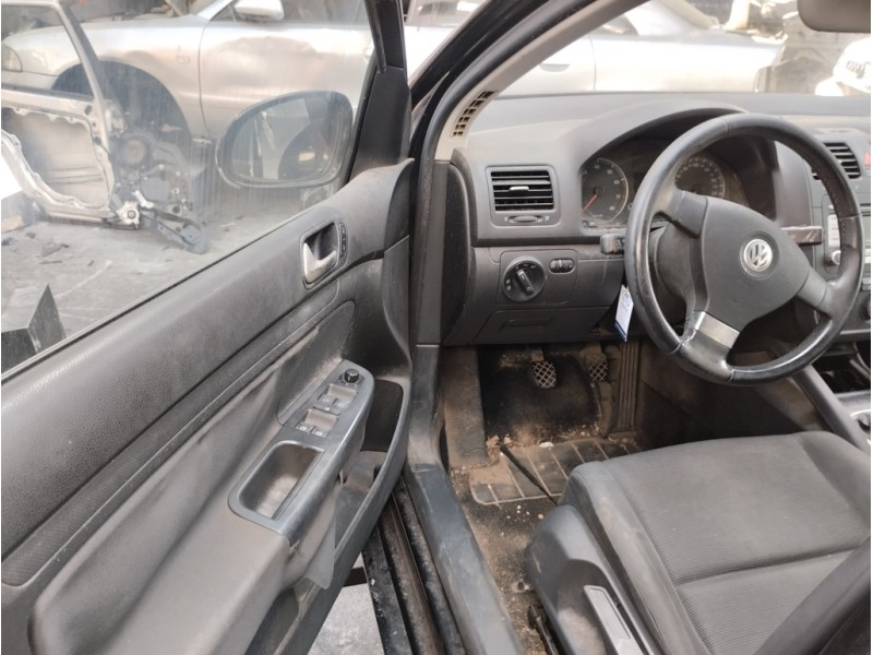 volkswagen golf v berlina (1k1) del año 2007