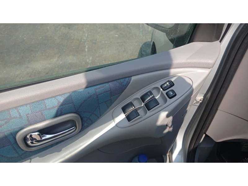 nissan almera tino (v10m) del año 2003