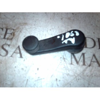 MANETA ELEVALUNAS TRASERA IZQUIERDA 